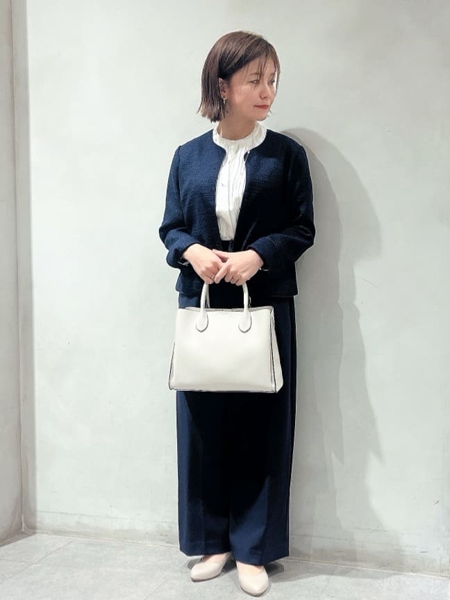 MIYUさんの「grove｜【ふわっと心地よい足入れ】やわここち(R)Vカットパンプス」を使ったコーディネート