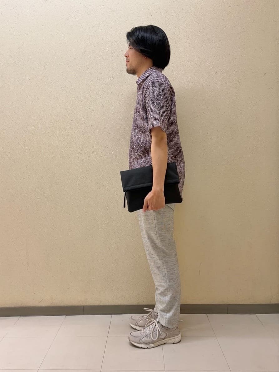 及川さんの「TAKEO KIKUCHI｜【尾州織】リネンブレンド メッシュパンツ」を使ったコーディネート