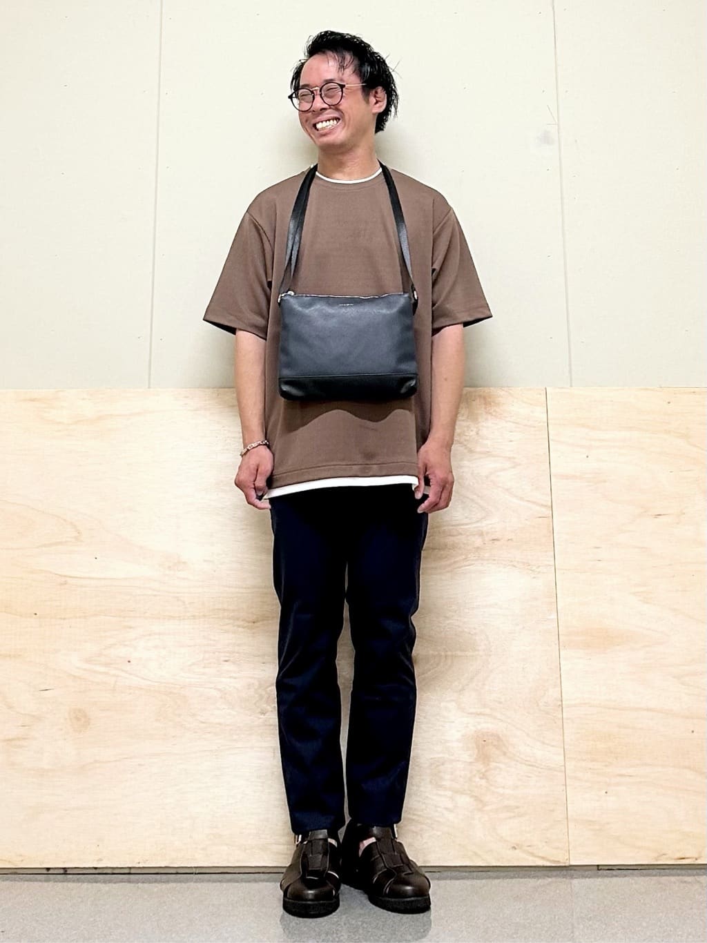 KENJI Iさんの「THE SHOP TK｜サフィアーノミニサコッシュ」を使ったコーディネート