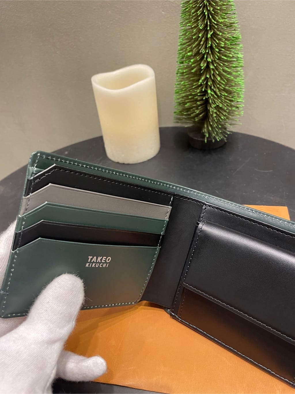 IMAIさんの「TAKEO KIKUCHI｜配色型押しレザー 2つ折り財布」を使ったコーディネート