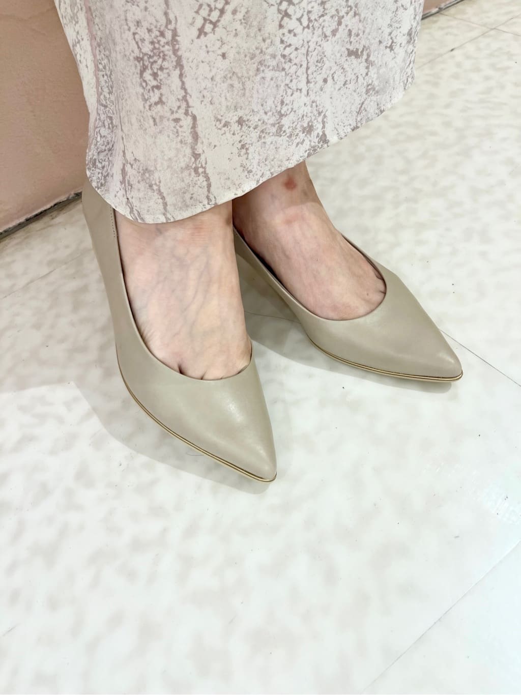 Oさんの「ESPERANZA｜【レイン対応/12時間パンプス】約5.5cm　歩きやすくて疲れにくい」を使ったコーディネート
