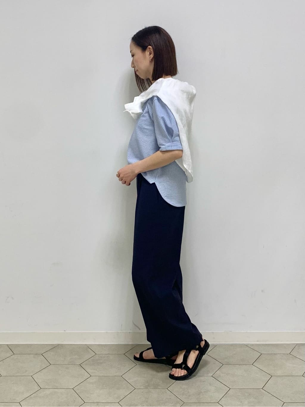 yurinaさんの「INDIVI｜【褒められパンツ／洗える／ウエストゴム】ワイドタックパンツ」を使ったコーディネート