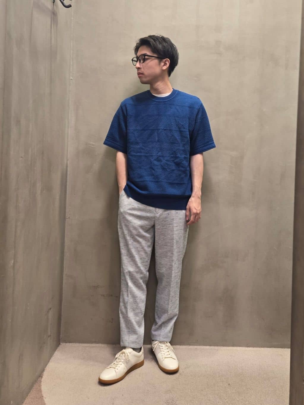 白木駆さんの「TAKEO KIKUCHI｜【尾州織】リネンブレンド メッシュパンツ」を使ったコーディネート