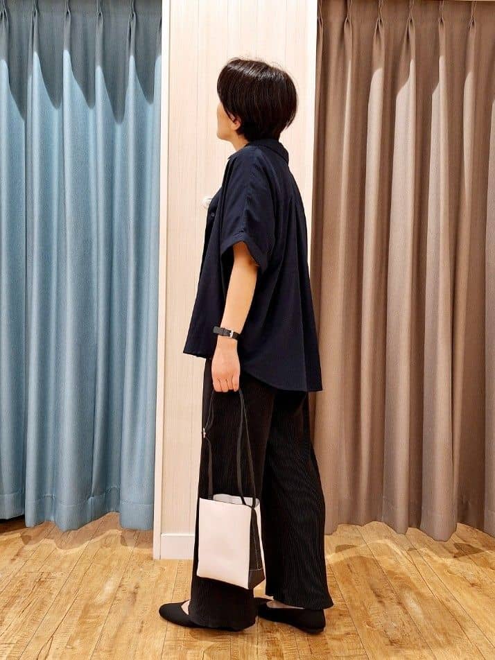 しろさんの「SHOO･LA･RUE｜【軽量/大人カジュアル】 ふわっと軽い三層ショルダーバッグ」を使ったコーディネート