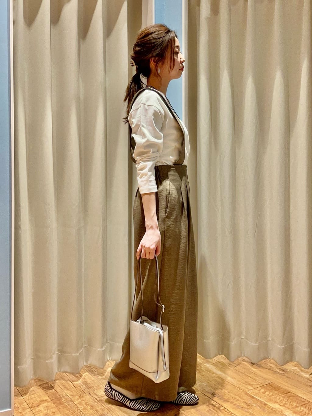 ｔｅｎｃｈｏさんの「SHOO･LA･RUE｜【軽量/大人カジュアル】 ふわっと軽い三層ショルダーバッグ」を使ったコーディネート
