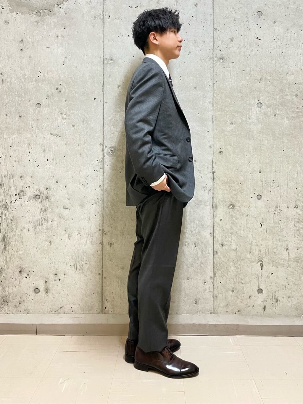 すずきさんの「TAKEO KIKUCHI｜ドビーストライプ ビジネス シャツ」を使ったコーディネート