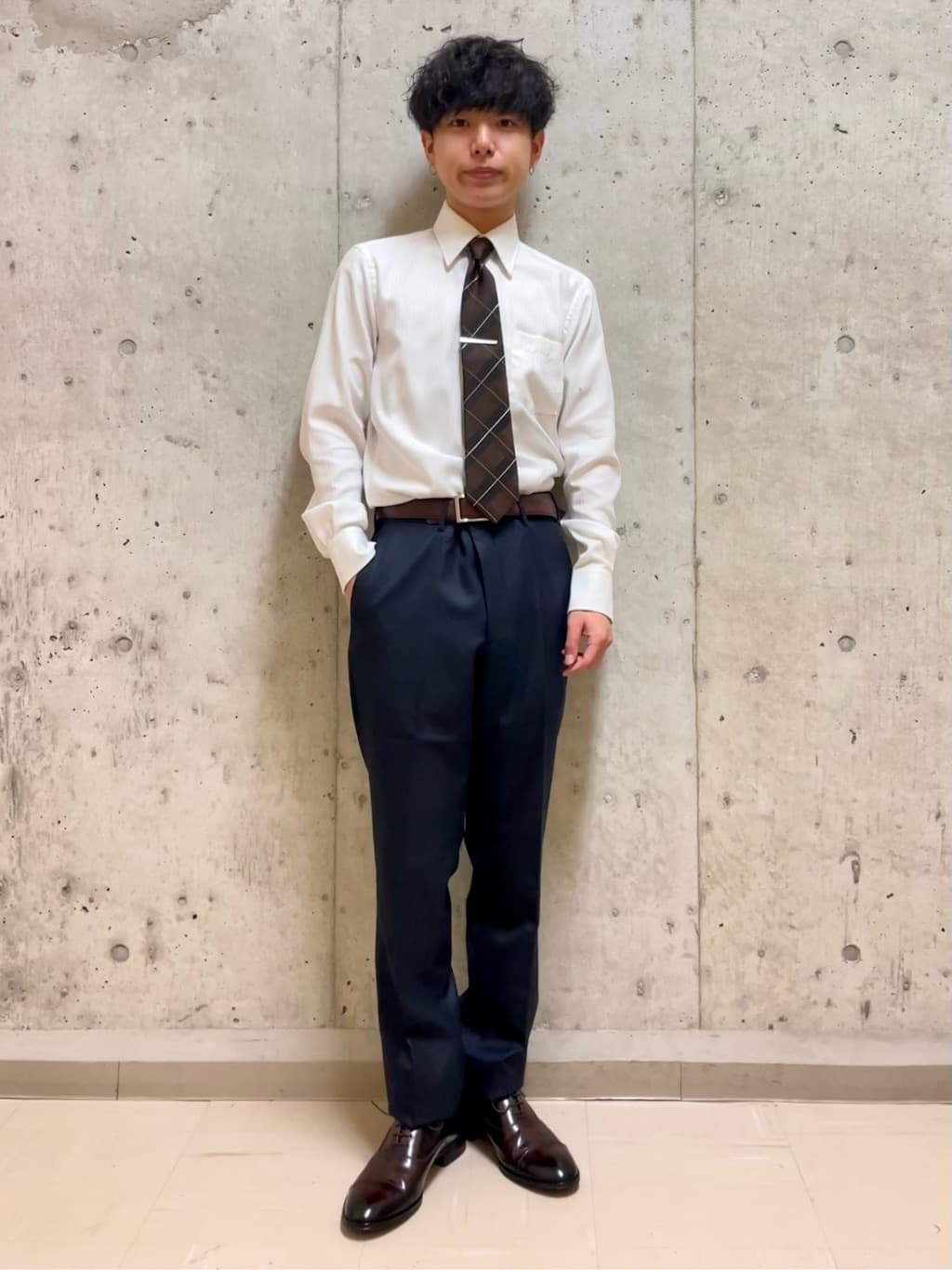 すずきさんの「TAKEO KIKUCHI｜ドビーストライプ ビジネス シャツ」を使ったコーディネート