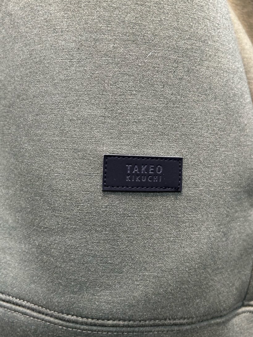 okaさんの「TAKEO KIKUCHI｜【Sサイズ～】エアダン プルオーバー パーカ」を使ったコーディネート