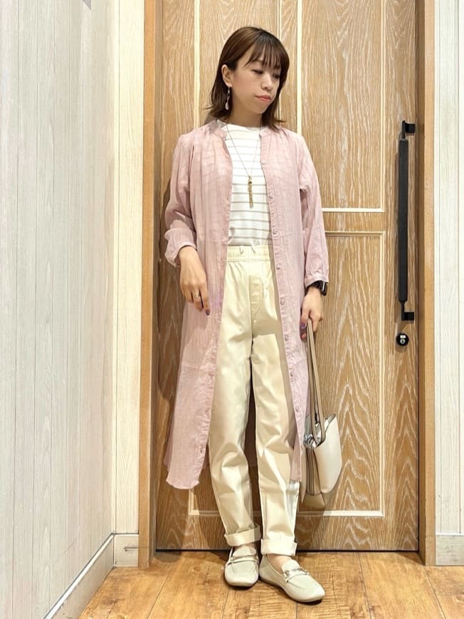 meiさんの「SHOO･LA･RUE｜【SS-3L/無理せずスリム】 ぐんぐん伸びる イージーテーパードパンツ」を使ったコーディネート