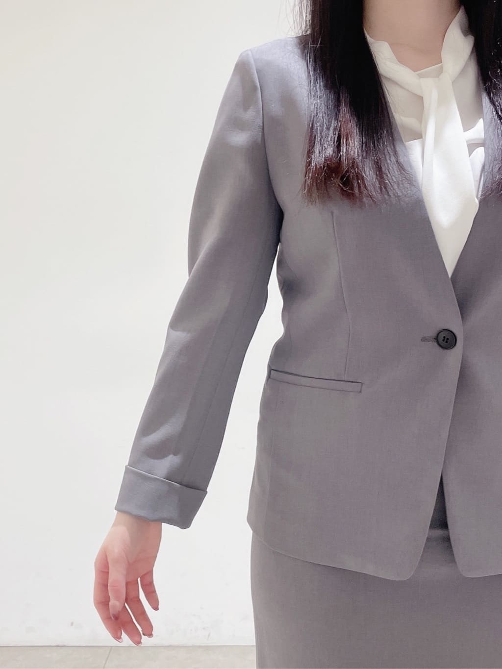 emikaさんの「INDIVI｜【定番スーツ／UVケア／洗える】ウール調ノーカラージャケット」を使ったコーディネート