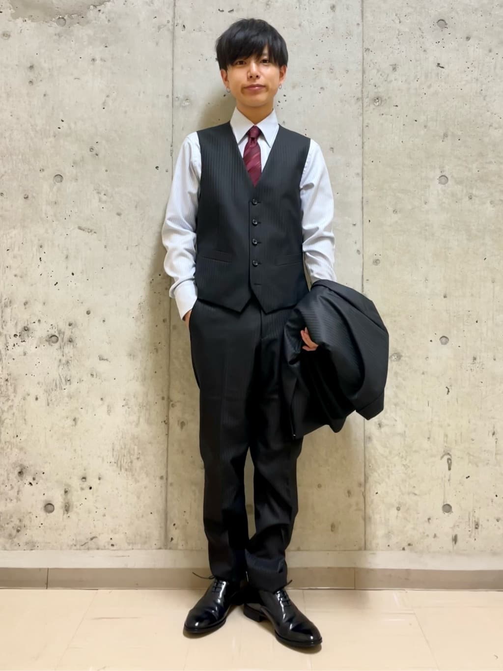 すずきさんの「TAKEO KIKUCHI｜【ベストセラー/日本製】シャドーストライプ シルクネクタイ」を使ったコーディネート