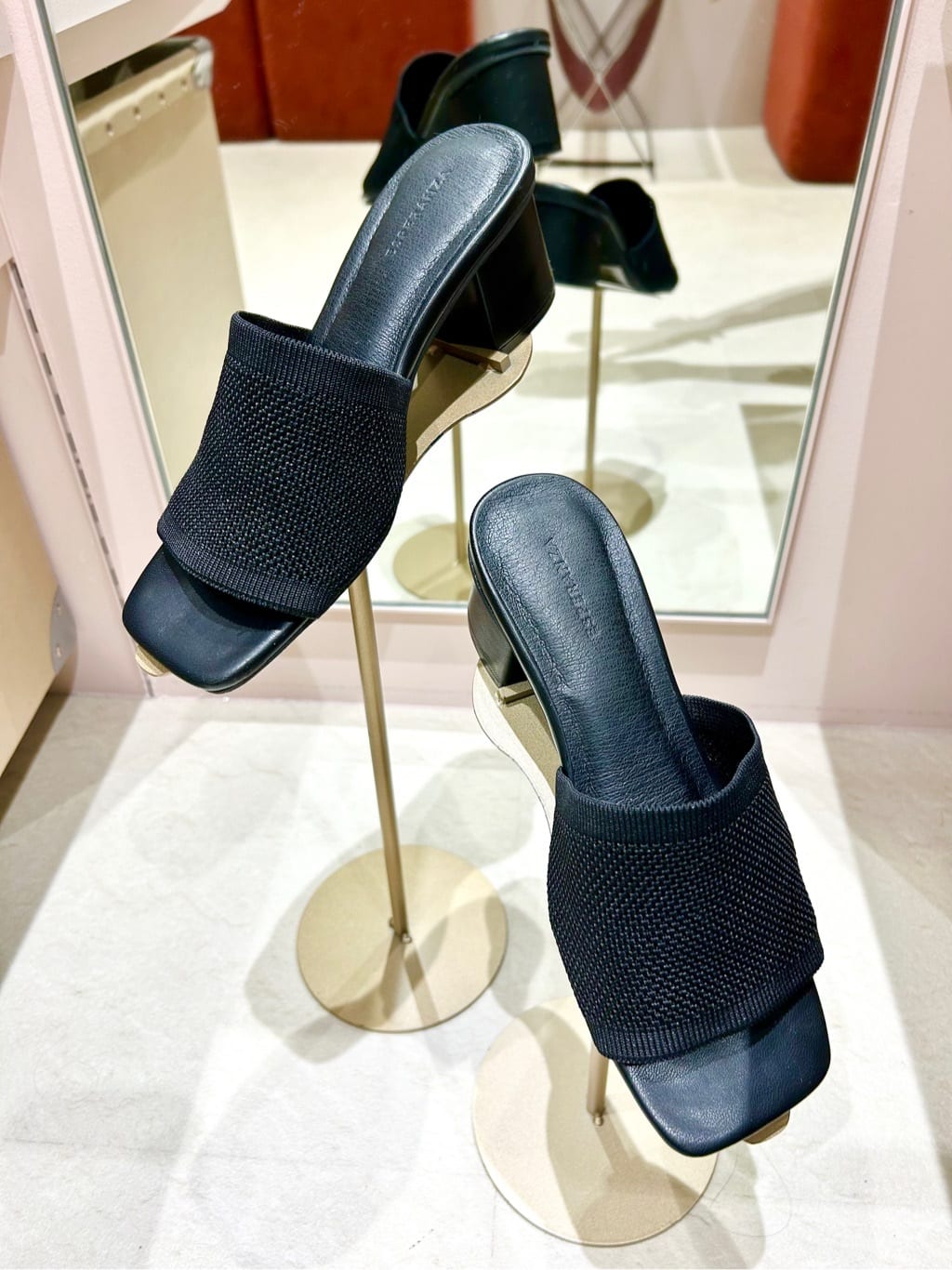 かなぴぃさんの「ESPERANZA｜ニットアッパーミュールサンダル 24SS」を使ったコーディネート