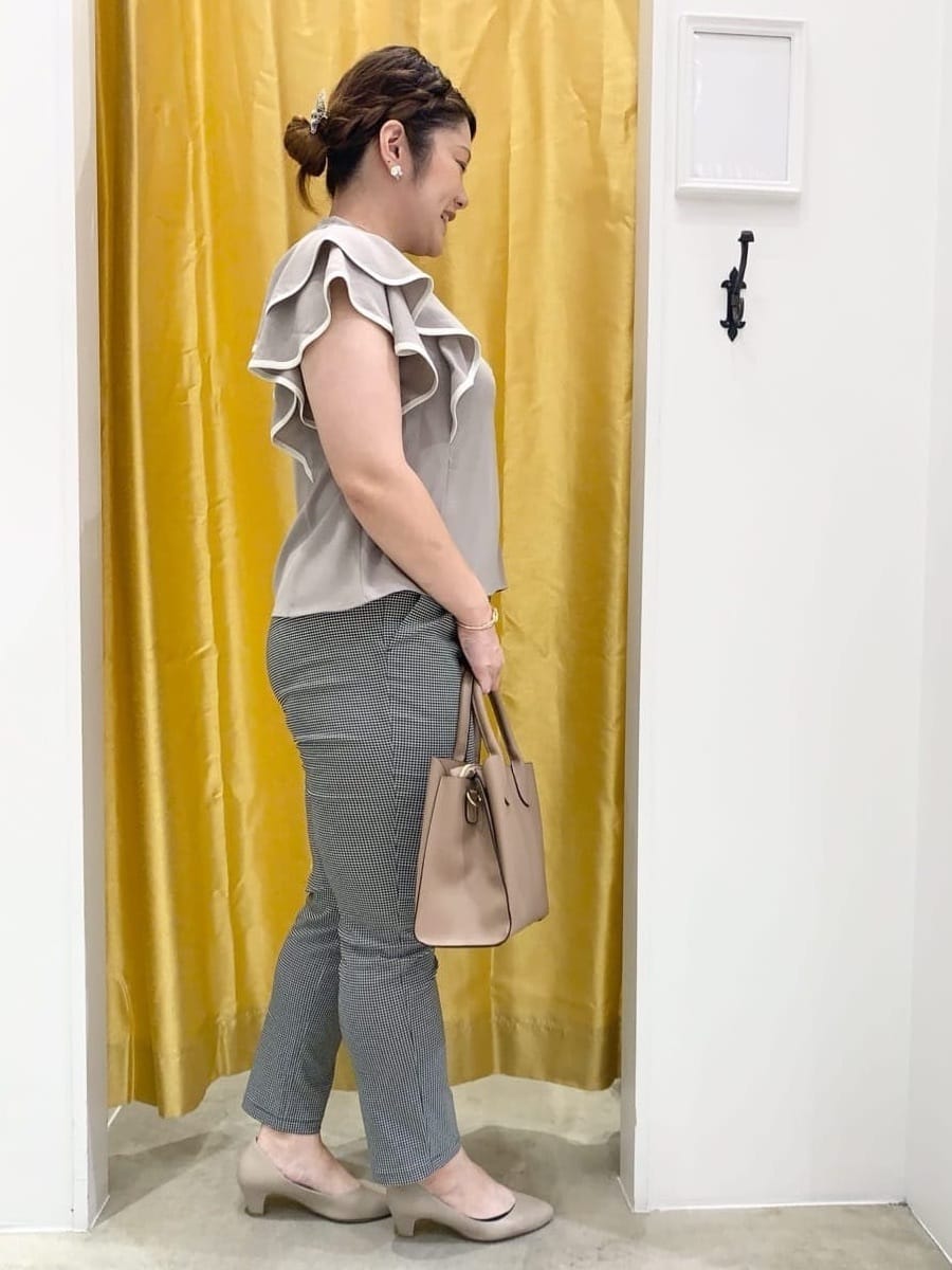 みいちゃんさんの「grove｜【ふわっと心地よい足入れ】やわここち(R)Vカットパンプス」を使ったコーディネート