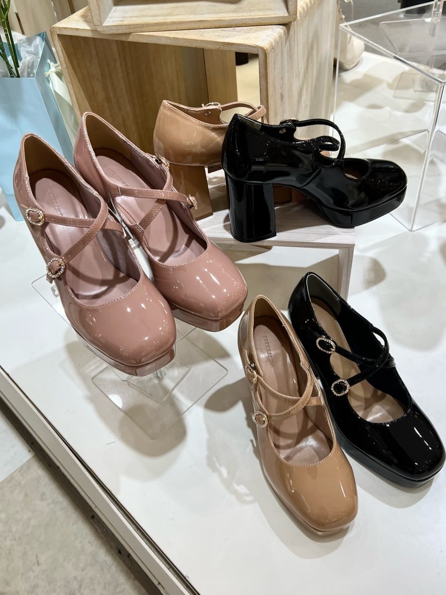 yumiさんの「ESPERANZA｜クロスダブルバックル厚底パンプス 結婚式二次会 パーティー 25SS」を使ったコーディネート