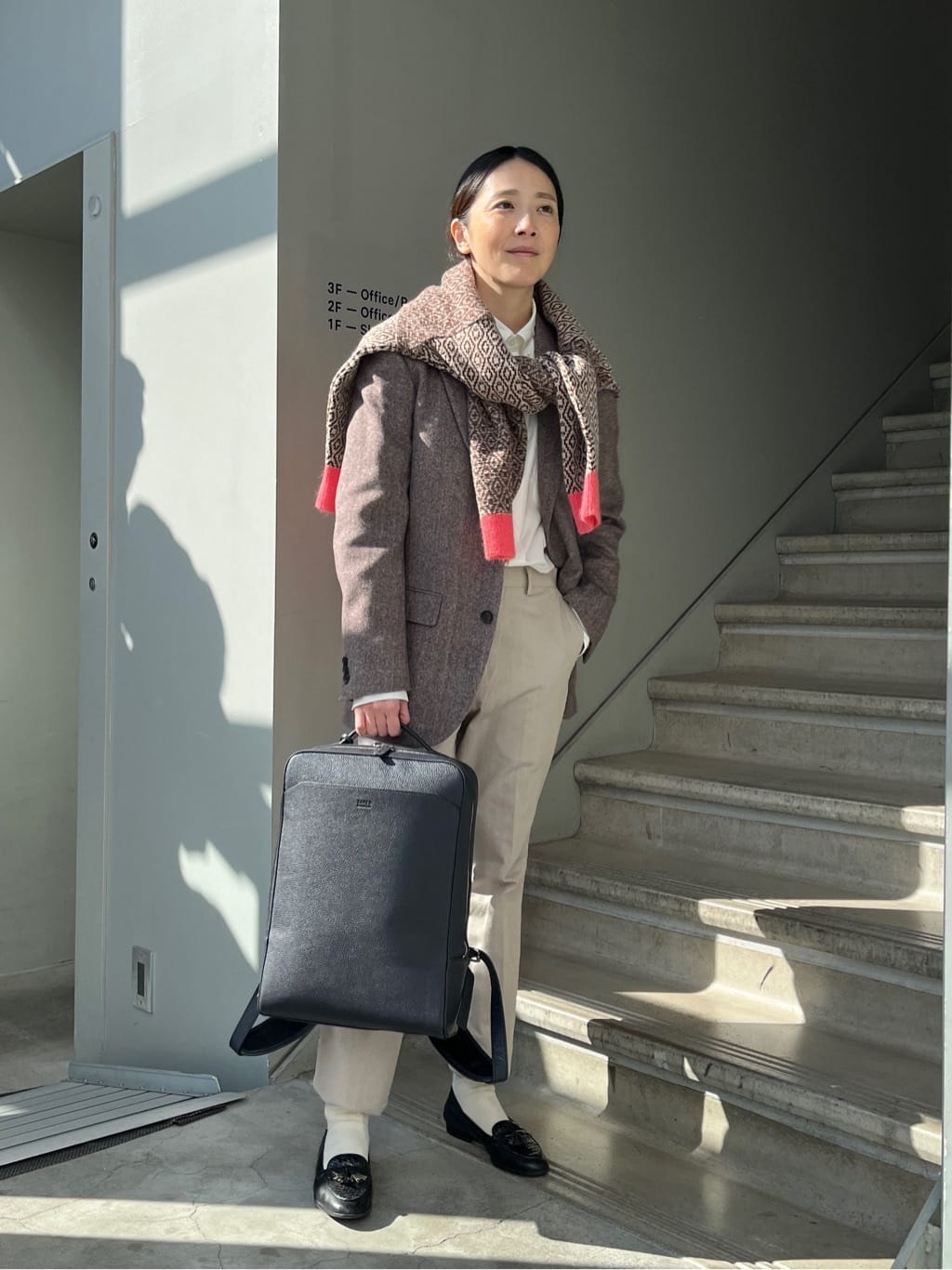 神野（jinno）さんの「TAKEO KIKUCHI｜フルベジタンニンレザー バックパック」を使ったコーディネート