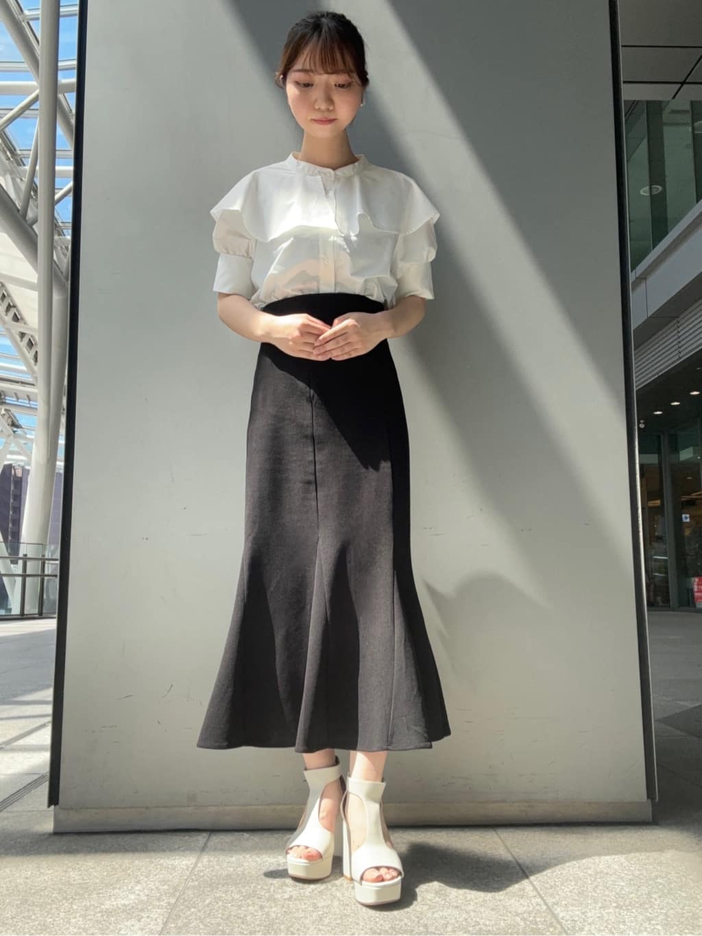 airiさんの「ESPERANZA｜Tストラップスクエアサンダル 24SS」を使ったコーディネート
