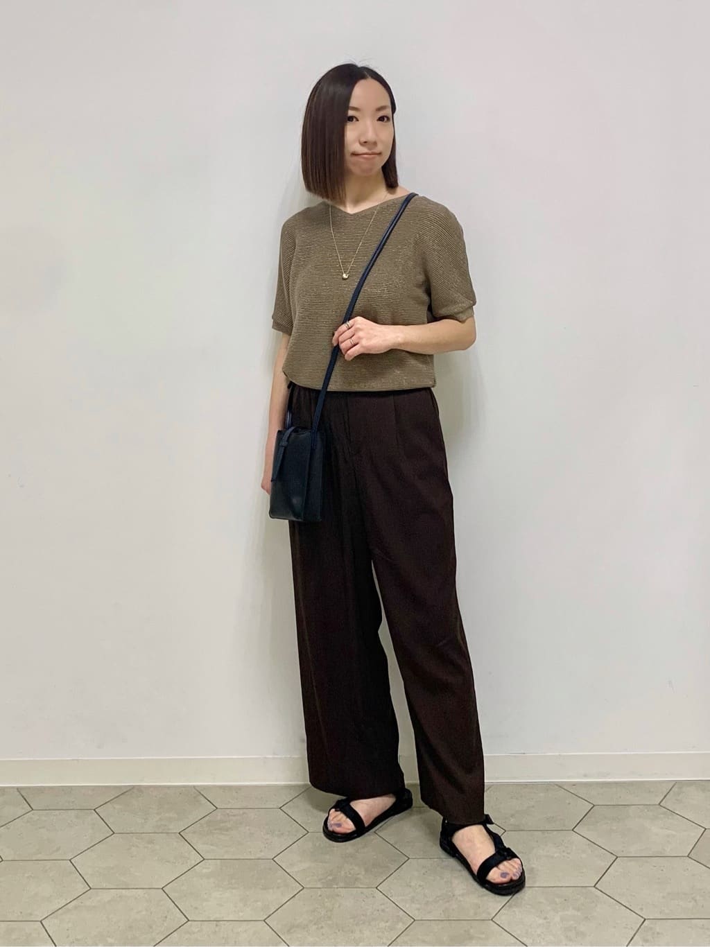 yurinaさんの「INDIVI｜【褒められパンツ／洗える／ウエストゴム】ワイドタックパンツ」を使ったコーディネート