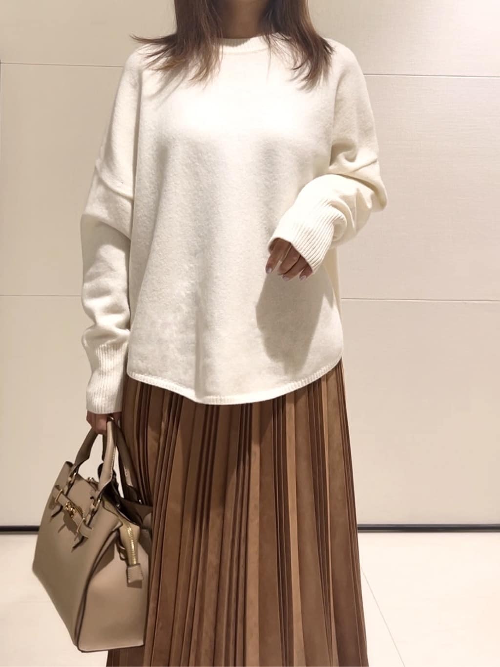 𝑹𝑶𝑴𝑰さんの「INDIVI｜」を使ったコーディネート