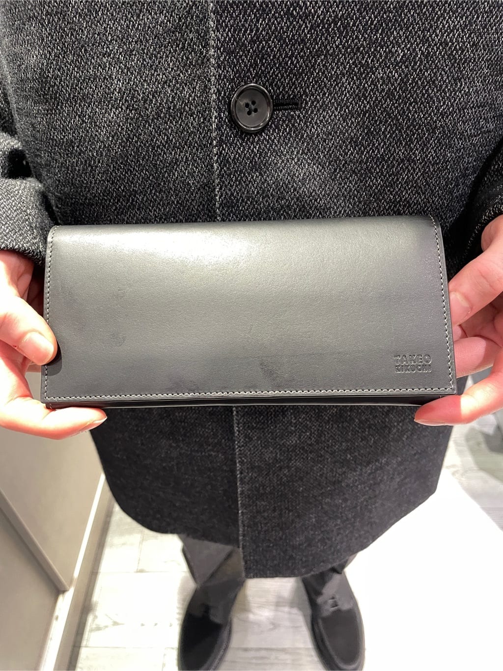 Tightさんの「TAKEO KIKUCHI｜アンティーク調レザー 2つ折り長財布」を使ったコーディネート