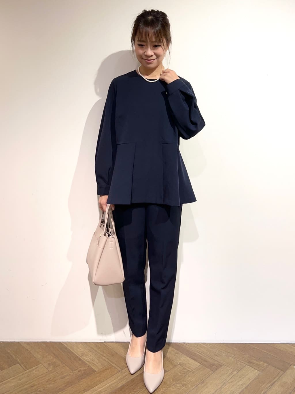 meeさんの「OPAQUE.CLIP｜《通勤/セットアップ対応》 テーパードパンツ/ダブルクロス【洗濯機洗い可】」を使ったコーディネート
