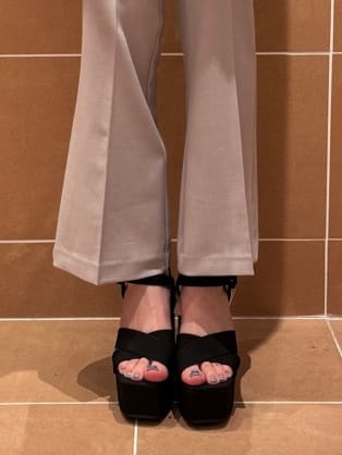 MIRINAさんの「ESPERANZA｜◆【ラク盛り／サンダル】リピーター続出／脚長美脚　ラク盛り厚底サンダル　24年Ver」を使ったコーディネート