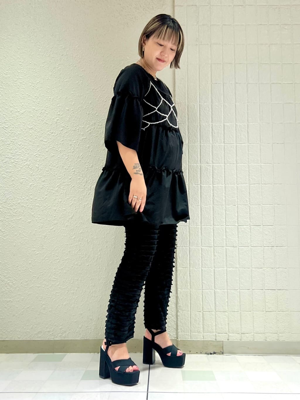 TAKAさんの「ESPERANZA｜◆【ラク盛り／サンダル】リピーター続出／脚長美脚　ラク盛り厚底サンダル　24年Ver」を使ったコーディネート