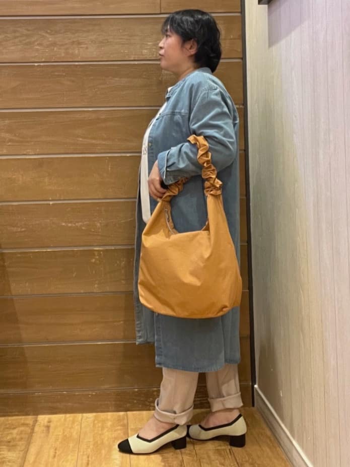 あやさんの「SHOO･LA･RUE｜【SS-3L/無理せずスリム】 ぐんぐん伸びる イージーテーパードパンツ」を使ったコーディネート