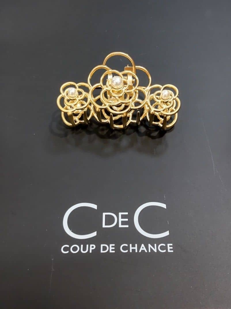 NAさんの「COUP DE CHANCE｜【一枚着／ジャケットイン】女性らしい細ボウタイブラウス」を使ったコーディネート