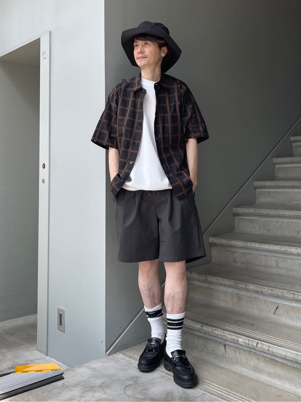 Shintaroさんの「TAKEO KIKUCHI｜【抗菌防臭／5サイズ展開】ハイゲージポンチ Tシャツ」を使ったコーディネート