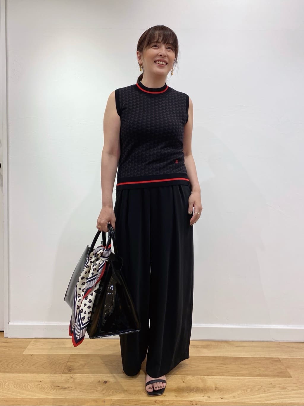 Sawaguchiさんの「DRESSTERIOR｜【STORY11月号掲載】レオパードシルクスカーフ」を使ったコーディネート