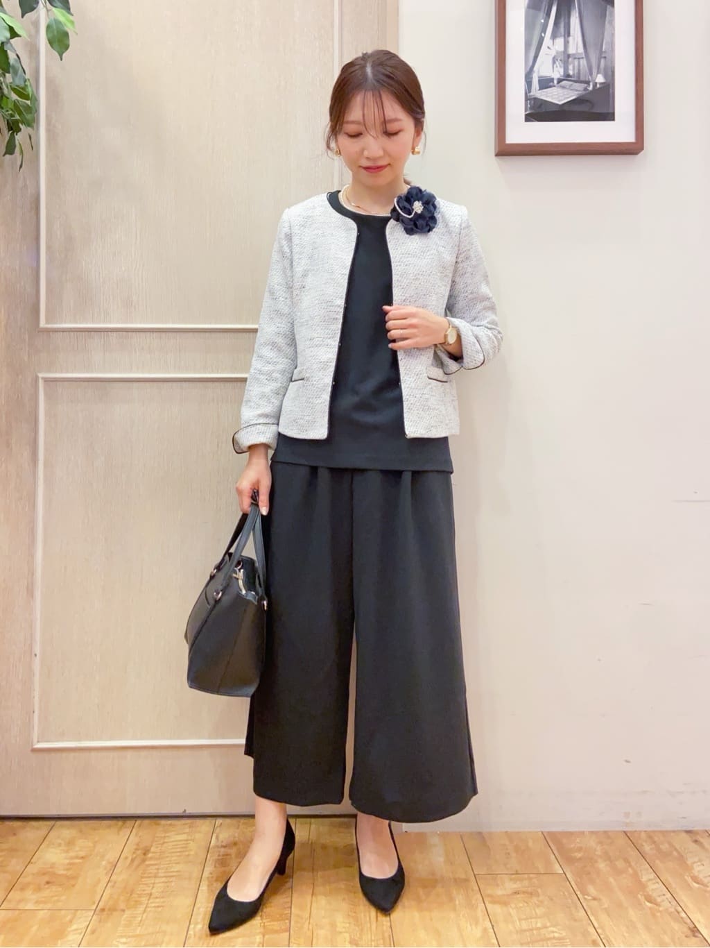 なみさんの「SHOO･LA･RUE｜【通勤/デイリー/セットアップ可】マルチに使える カットジョーゼット ワイドパンツ」を使ったコーディネート