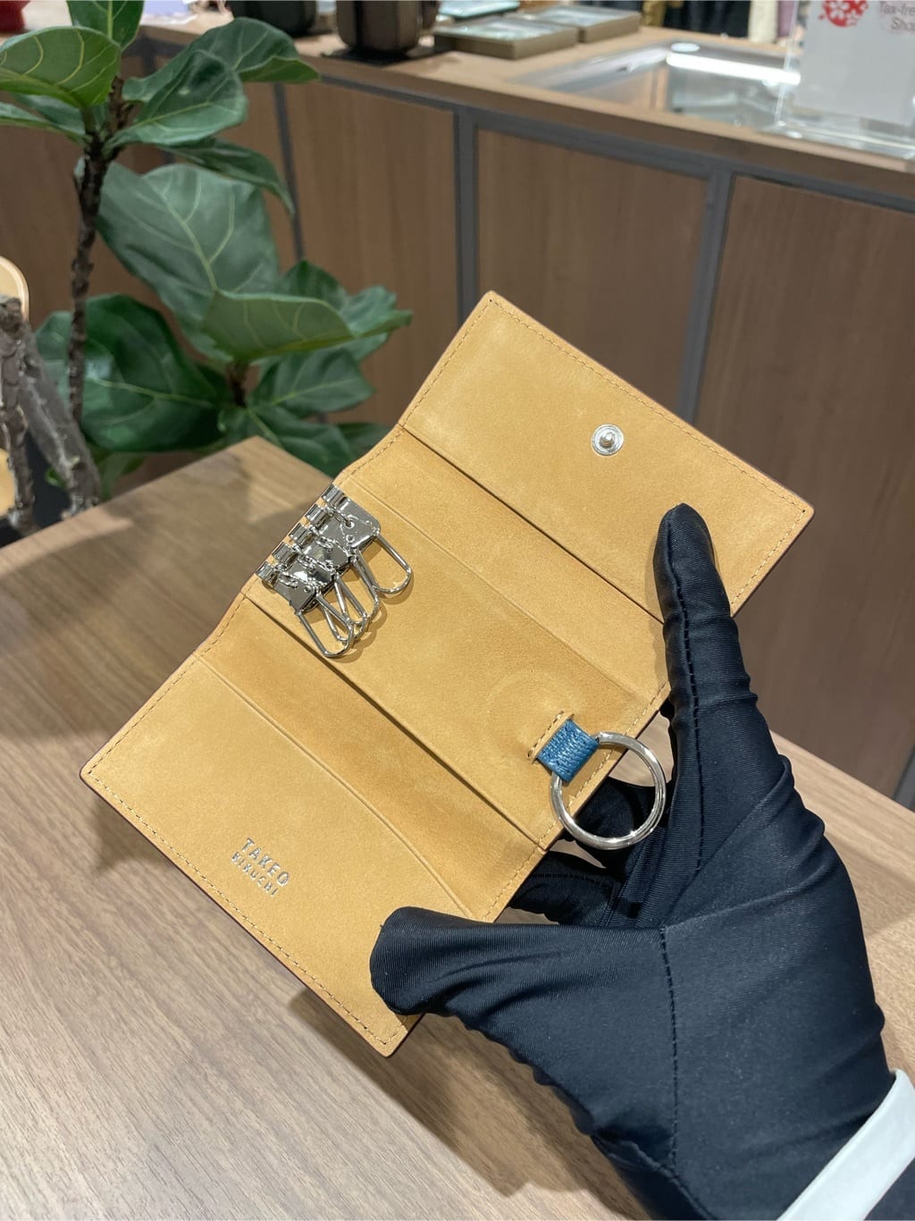 コウノ モトヤさんの「TAKEO KIKUCHI｜【ソフト＆ナチュラル】ミニメッシュ レザー キーケース」を使ったコーディネート