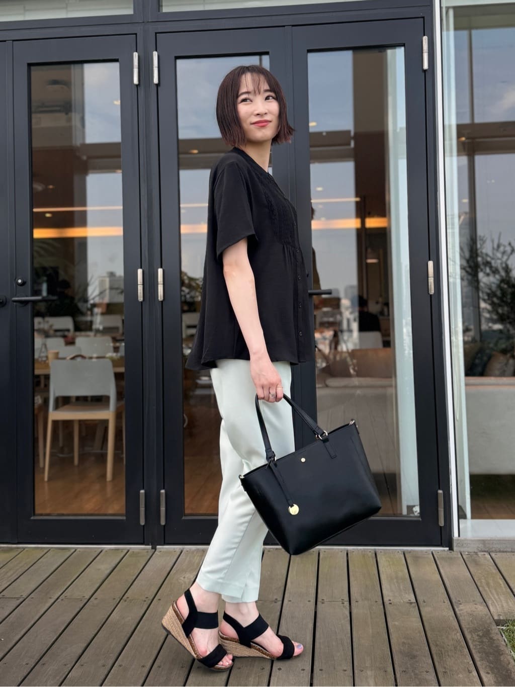 𝐜𝐡𝐢𝐤𝐚さんの「SHOO･LA･RUE｜【洗える/SS-3L】すっきりキレイにかっこよく 大人のテーパードパンツ」を使ったコーディネート