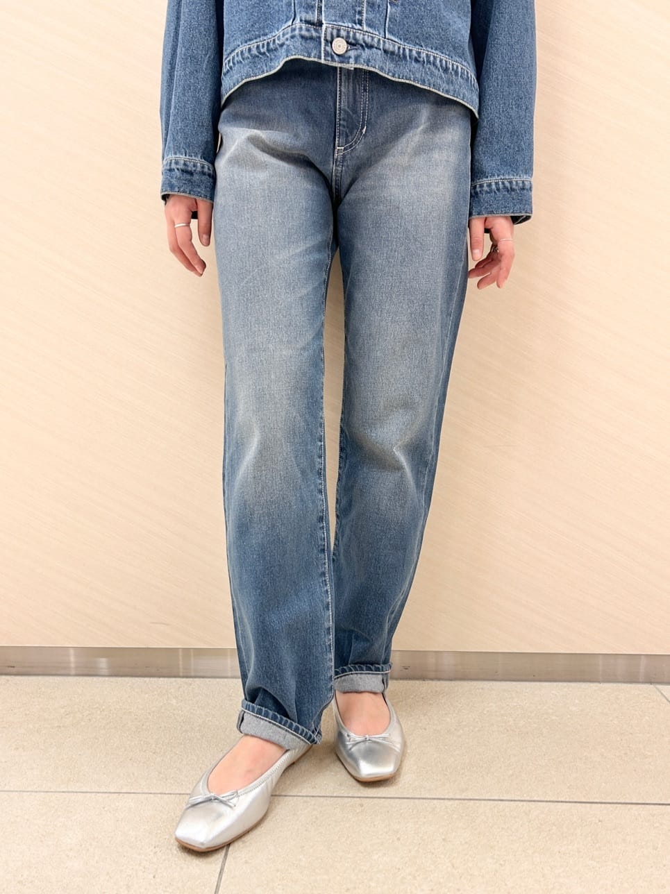 OCHIAIさんの「DRESSTERIOR｜【ウォッシャブル】テーパードコンフォートデニム」を使ったコーディネート