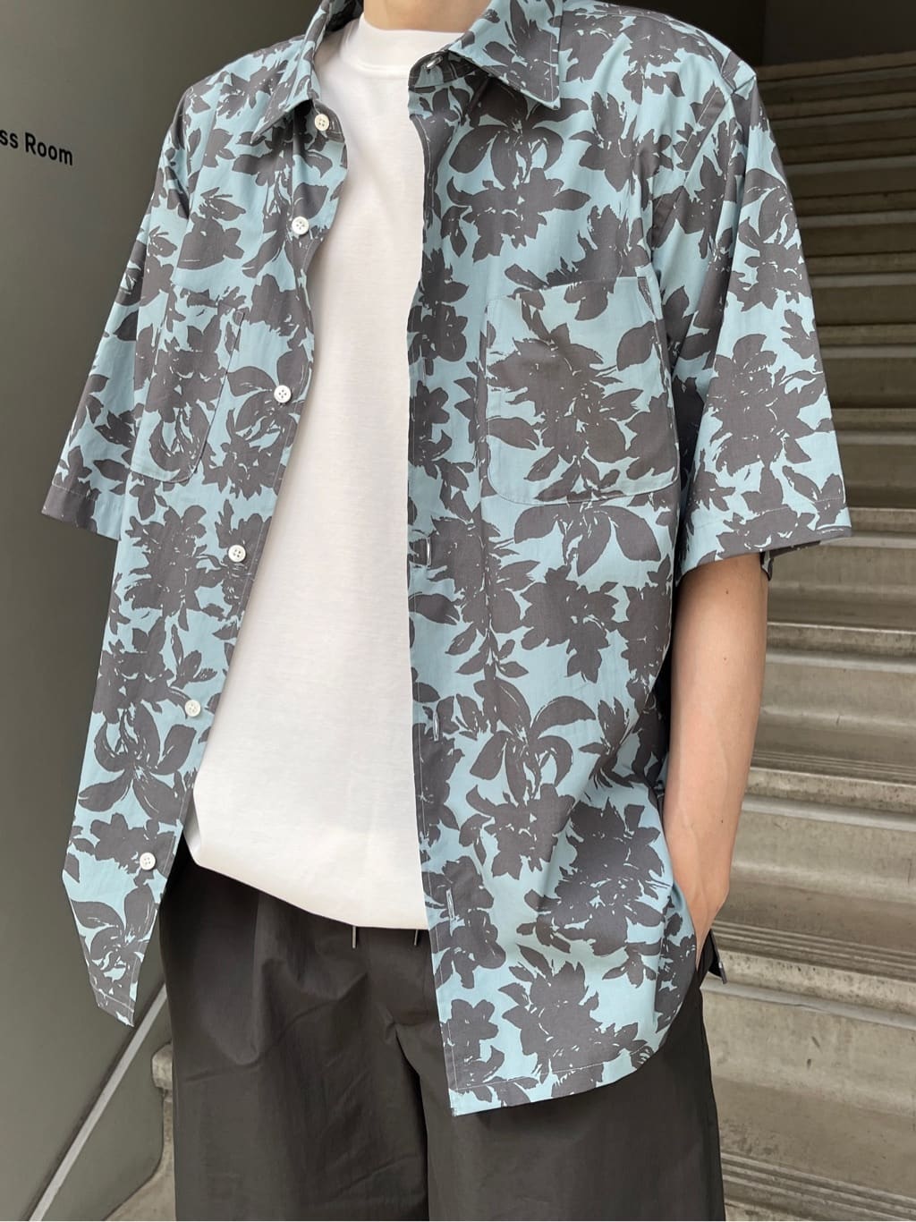 Shintaroさんの「TAKEO KIKUCHI｜【抗菌防臭／5サイズ展開】ハイゲージポンチ Tシャツ」を使ったコーディネート