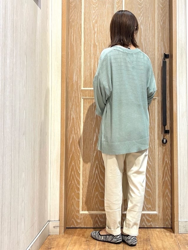 meiさんの「SHOO･LA･RUE｜【SS-3L/無理せずスリム】 ぐんぐん伸びる イージーテーパードパンツ」を使ったコーディネート