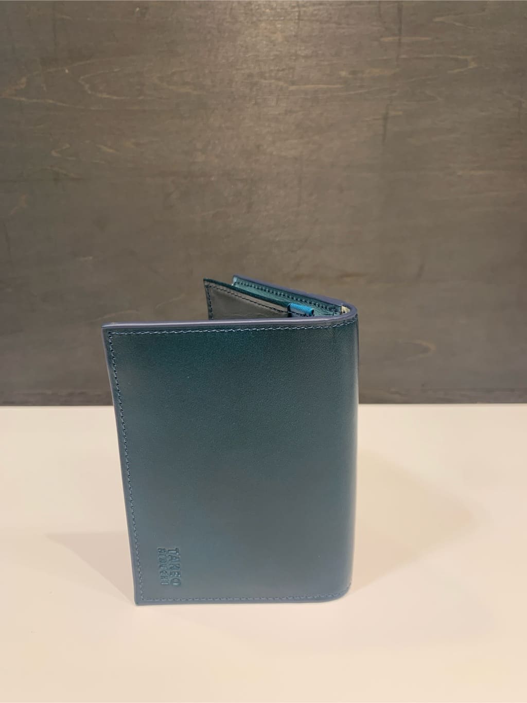 木村剛さんの「TAKEO KIKUCHI｜アンティーク調レザー 2つ折り財布」を使ったコーディネート