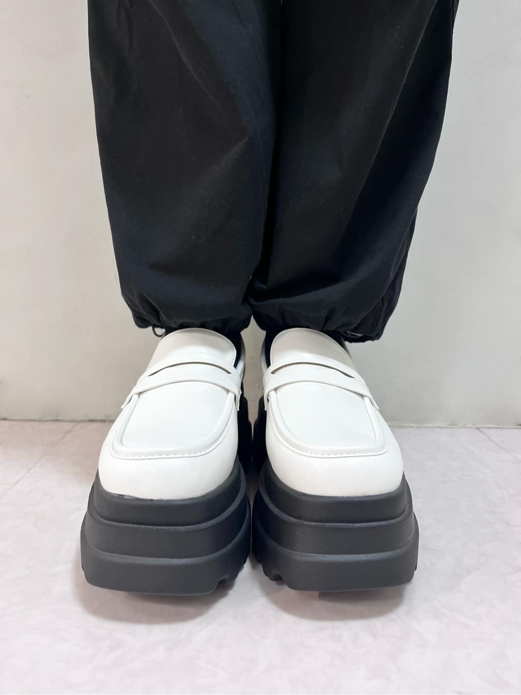myさんの「ESPERANZA｜厚底2段ソールローファーパンプス」を使ったコーディネート