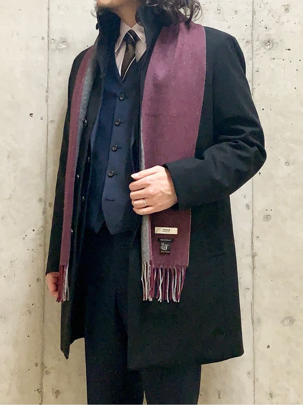 木村剛さんの「TAKEO KIKUCHI｜【Three by Three】シャイニーシャークピンヘッド スーツ/3ピース対応可」を使ったコーディネート