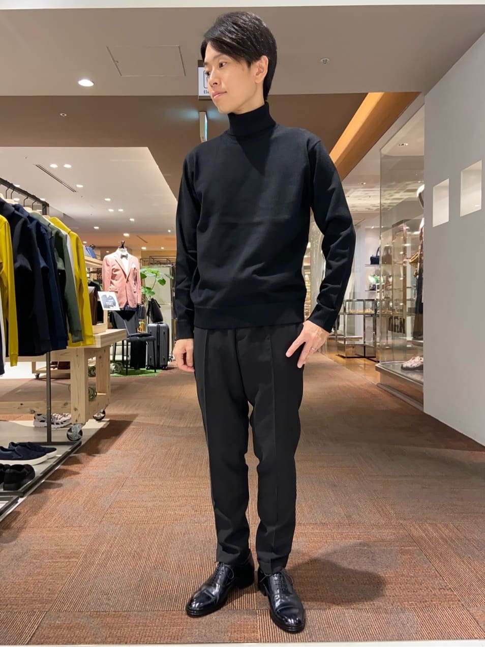わいずみさんの「TAKEO KIKUCHI｜【Sサイズ～】ディープブラックスラックス」を使ったコーディネート
