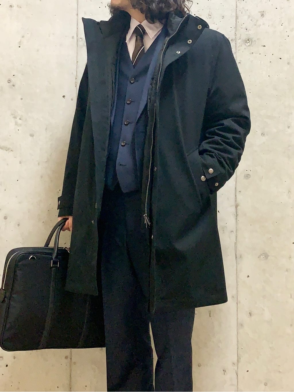 木村剛さんの「TAKEO KIKUCHI｜【Three by Three】シャイニーシャークピンヘッド スーツ/3ピース対応可」を使ったコーディネート