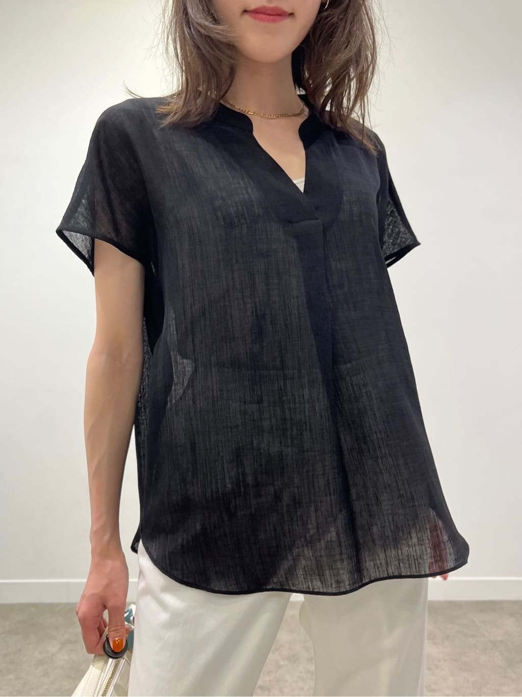 kaaiさんの「UNTITLED｜【手洗い／58cm正方形】ベルトプリントスカーフ」を使ったコーディネート