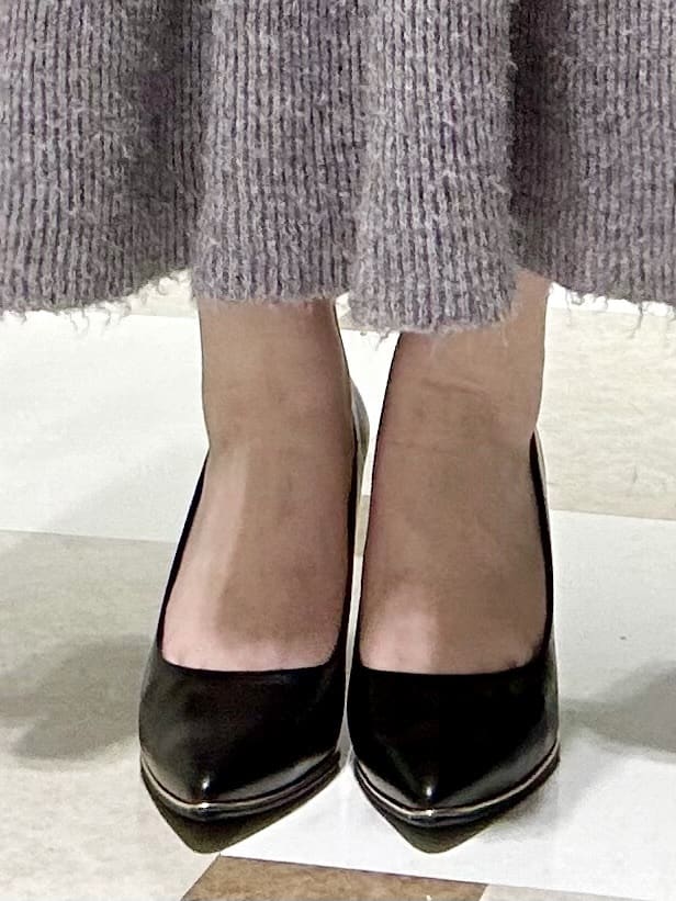 takeさんの「ESPERANZA｜【レイン対応/12時間パンプス】約8.5cm　歩きやすくて疲れにくい」を使ったコーディネート