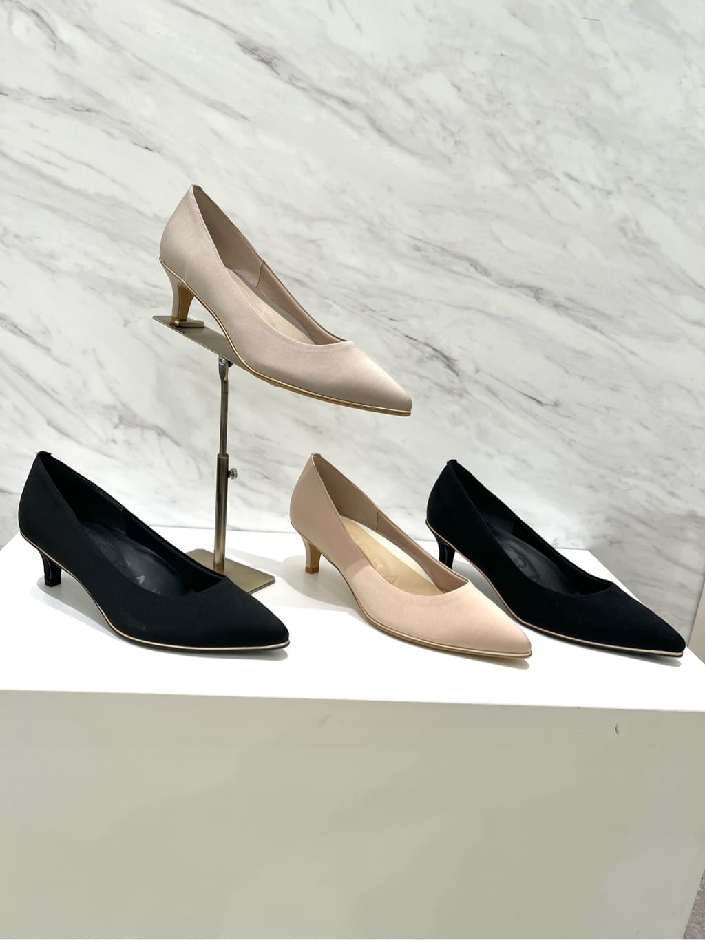 RISAさんの「ESPERANZA｜履きやすいパンプスヒール約5.5cm/グリッター」を使ったコーディネート