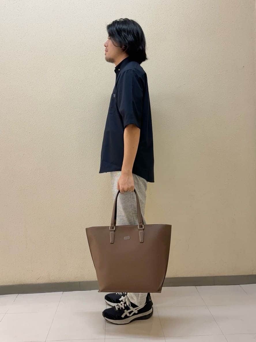 及川さんの「TAKEO KIKUCHI｜【尾州織】リネンブレンド メッシュパンツ」を使ったコーディネート