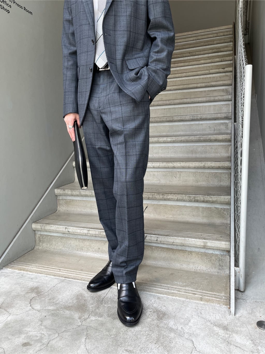 Shintaroさんの「TAKEO KIKUCHI｜シャイニー ウインドウペン パンツ」を使ったコーディネート