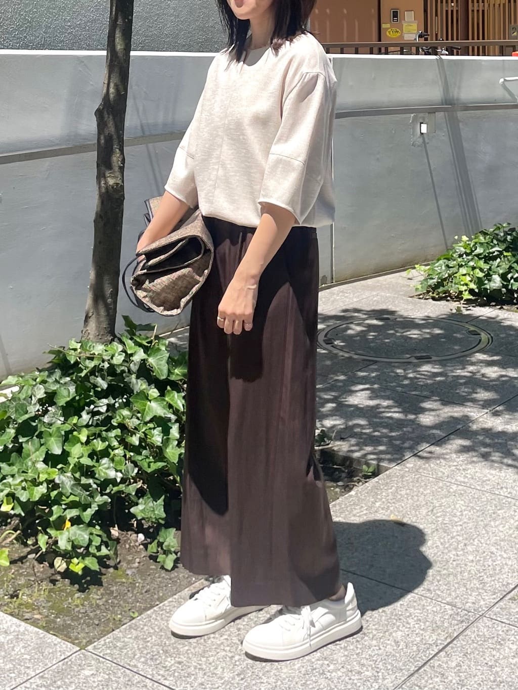 riiさんの「INDIVI｜【褒められパンツ／洗える／ウエストゴム】ワイドタックパンツ」を使ったコーディネート