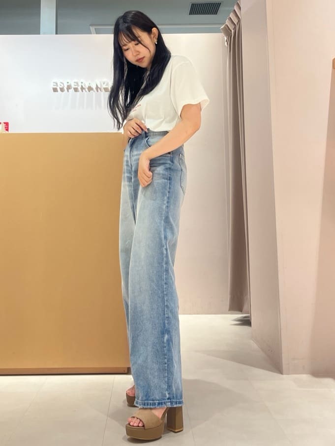 neinaさんの「ESPERANZA｜Tストラップスクエアサンダル 24SS」を使ったコーディネート