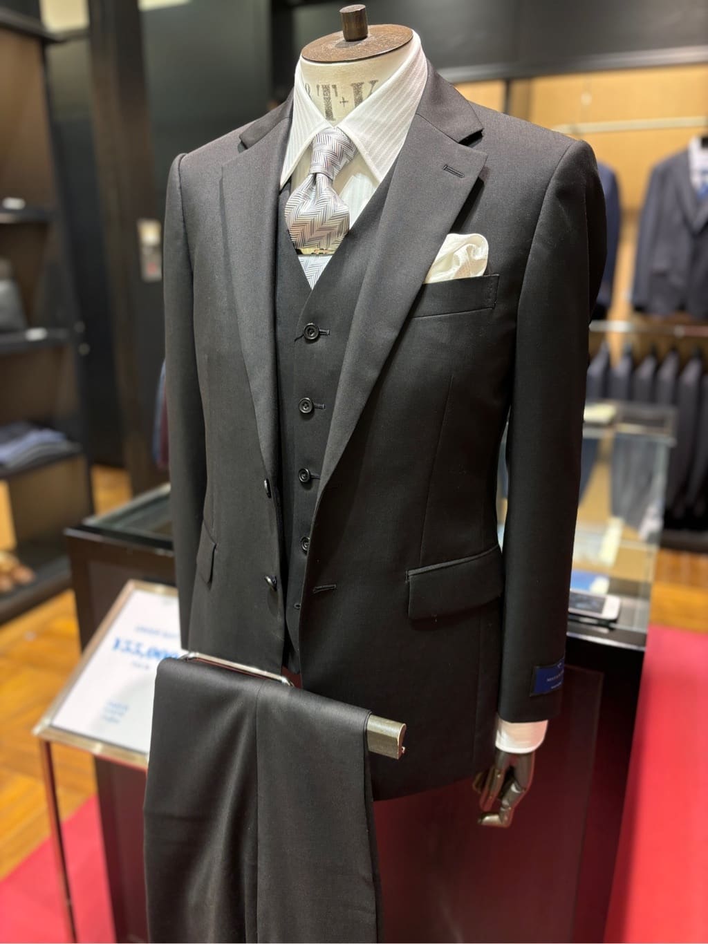 ヒナさんの「TAKEO KIKUCHI｜【Made in JAPAN】矢絣（やがすり）シルクネクタイ」を使ったコーディネート