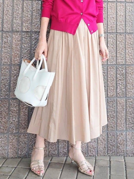 MUTSUKOさんの「UNTITLED｜【手洗い／88cm正方形】エンブレムプリントスカーフ」を使ったコーディネート